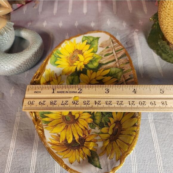 DECOUPAGE CLAM SHELL SUNFLOWER TRINKET DISH - Picture 7 of 8